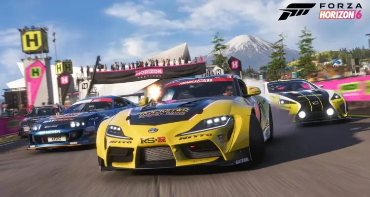Arte oficial de Forza Horizon 6 com três carros de corrida disputando largada no Horizon Festival com Monte Fuji ao fundo